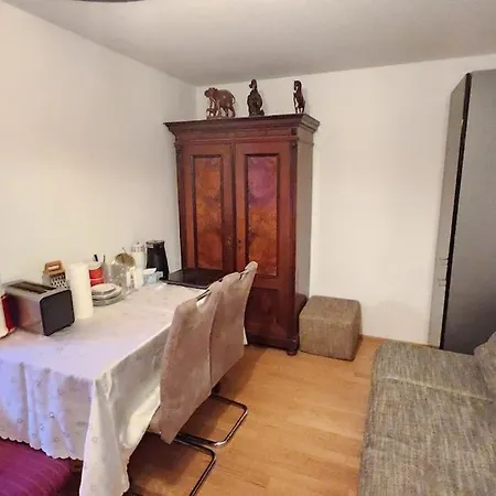 Kleine 1 Zimmer Ohne Kuche Aber Mit Herd Mikrowelle Wasserkocher Ect * Costanza