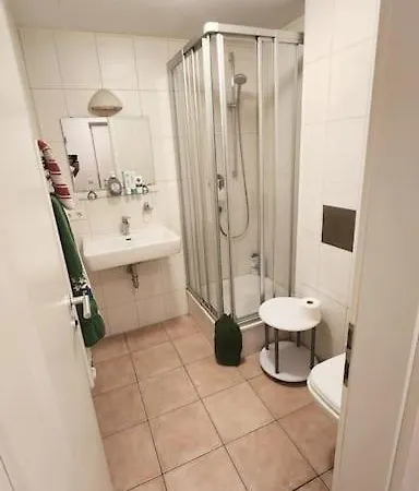 Kleine 1 Zimmer Ohne Kuche Aber Mit Herd Mikrowelle Wasserkocher Ect Costanza