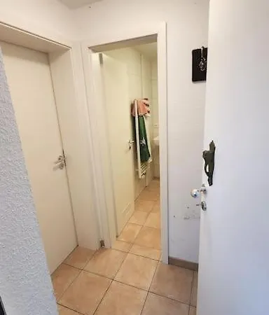Kleine 1 Zimmer Ohne Kuche Aber Mit Herd Mikrowelle Wasserkocher Ect Appartamento *